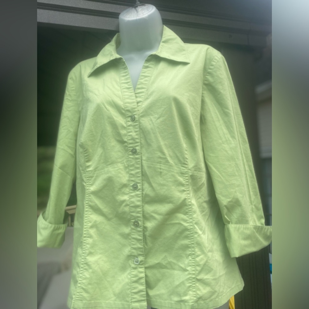 TRIBAL - Woman’s avocado green v-neck 3/4 sleeve button-down shirt, Size: 12